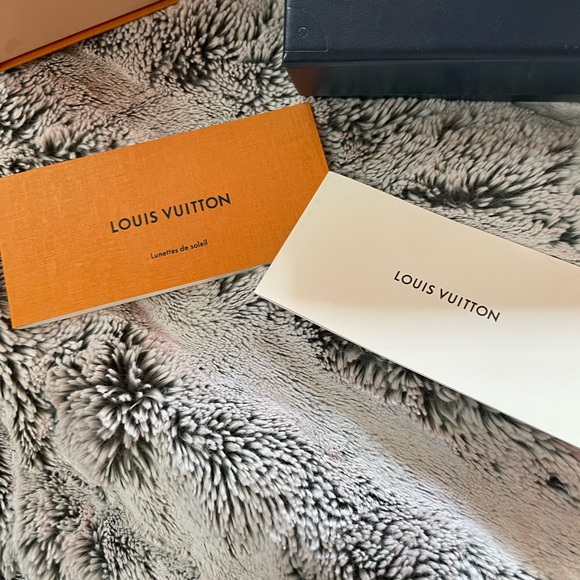 Authentic Louis Vuitton Flower Edge Round Sunglasses - Picture 12 of 14